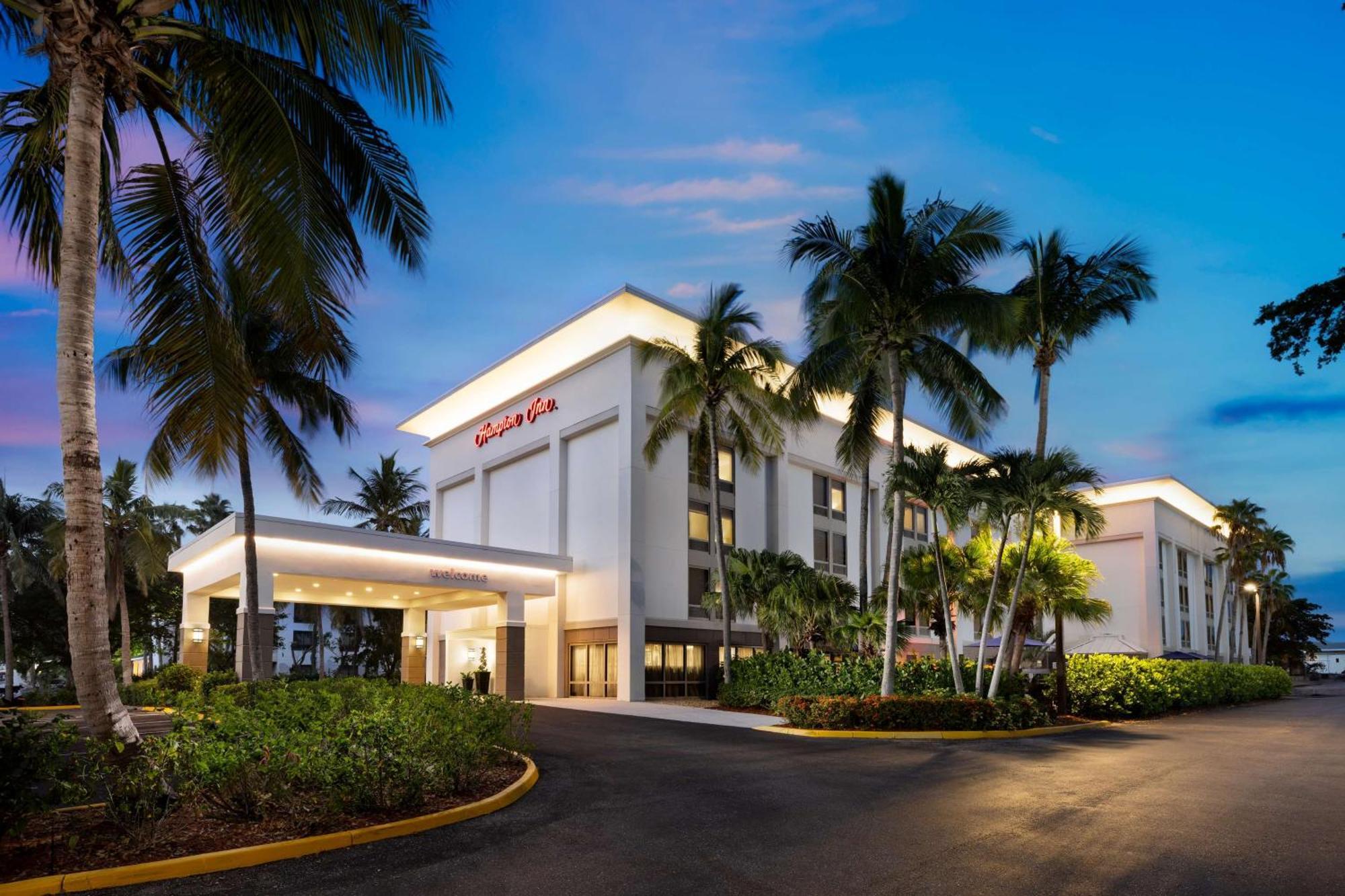 Hampton Inn Naples-Central Εξωτερικό φωτογραφία