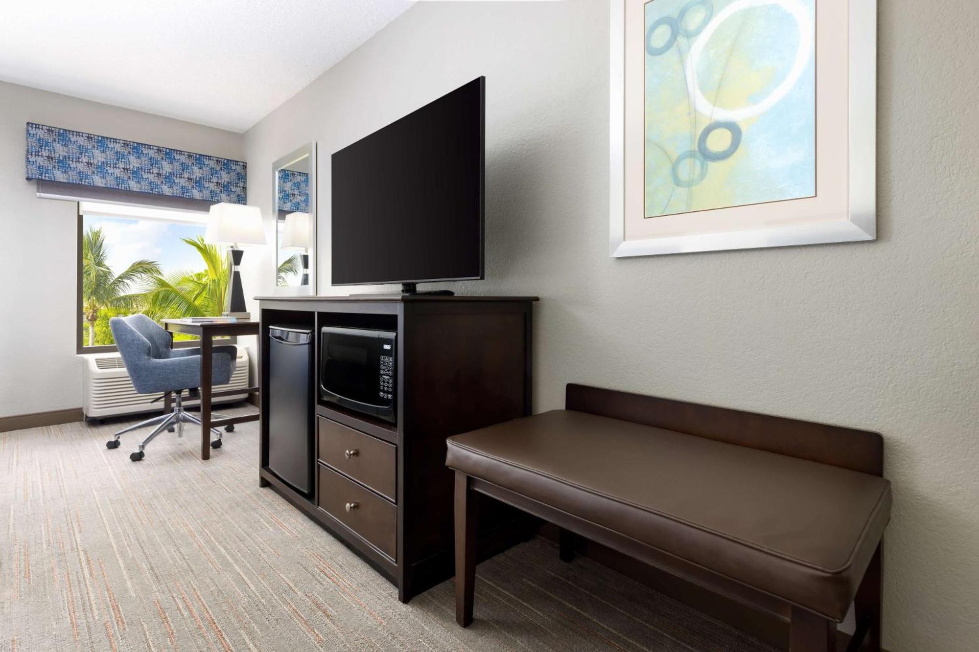Hampton Inn Naples-Central Εξωτερικό φωτογραφία
