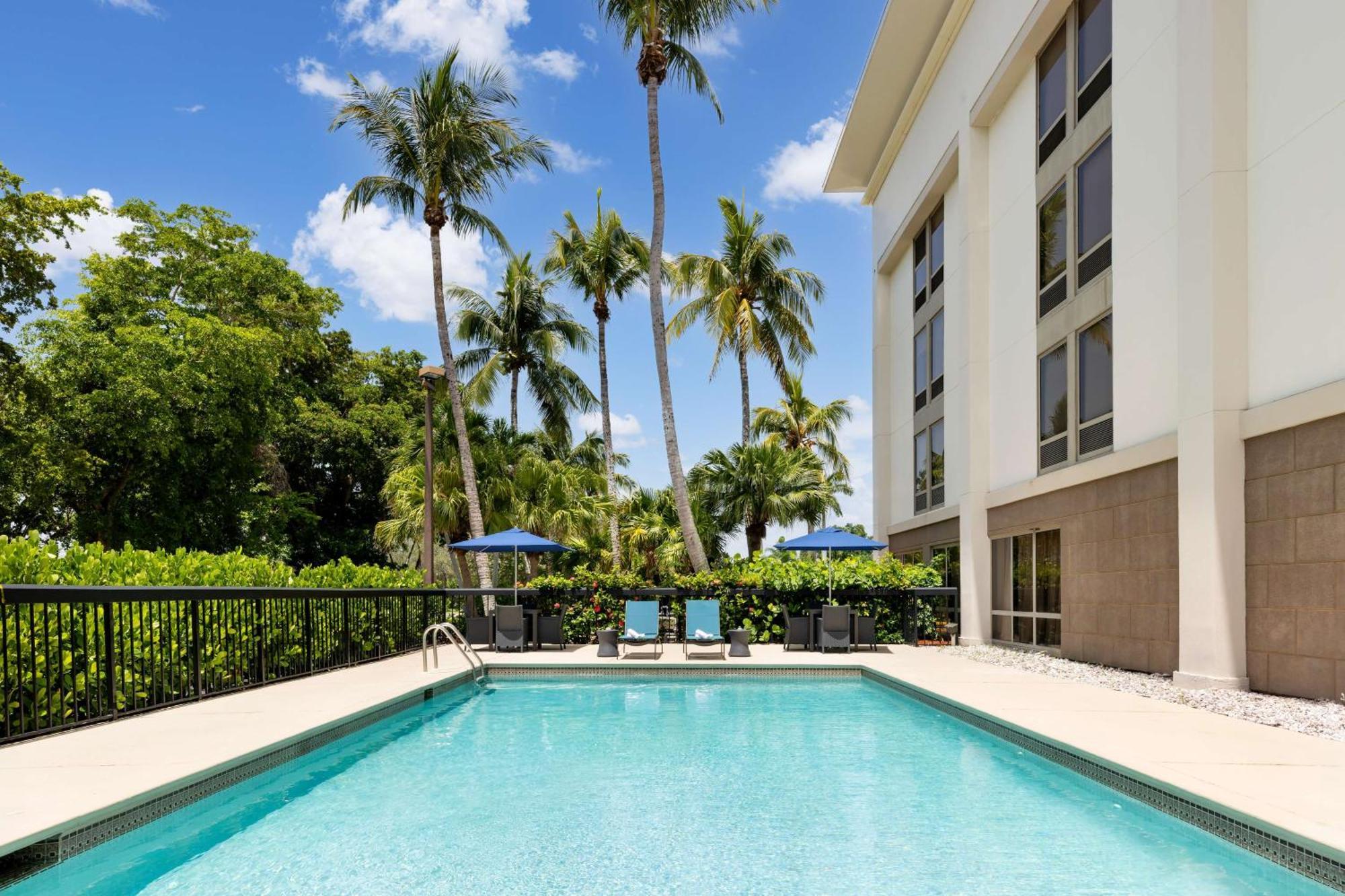 Hampton Inn Naples-Central Εξωτερικό φωτογραφία