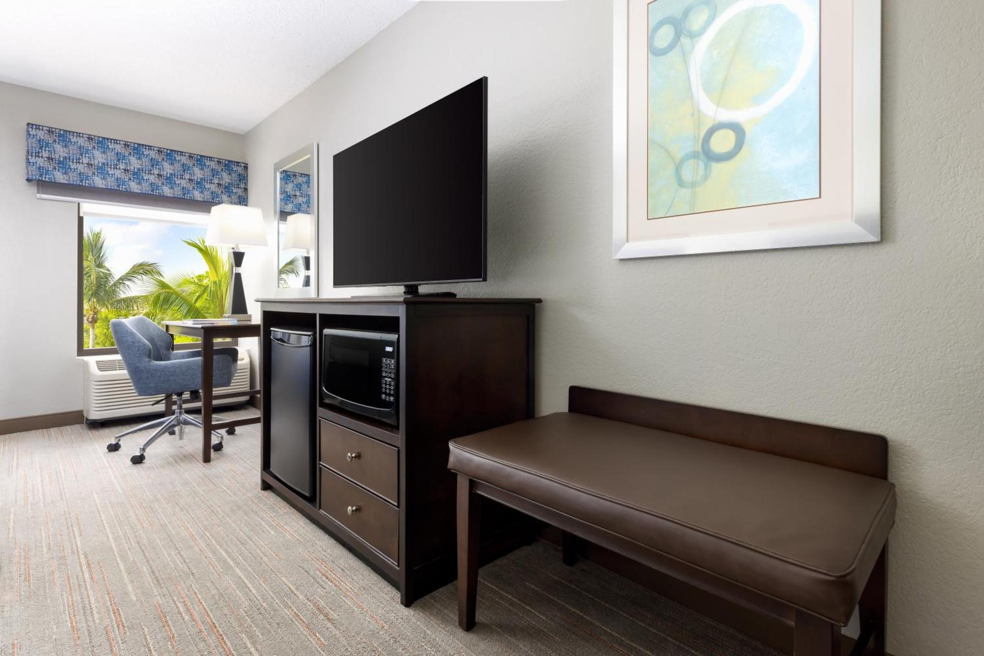 Hampton Inn Naples-Central Εξωτερικό φωτογραφία